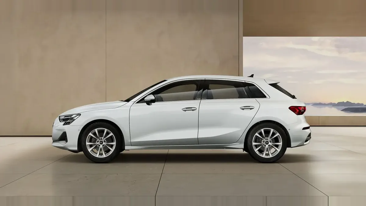 Audi A3 Sportback Advanced TFSI S Tronic en renting en Barcelona — Trasera