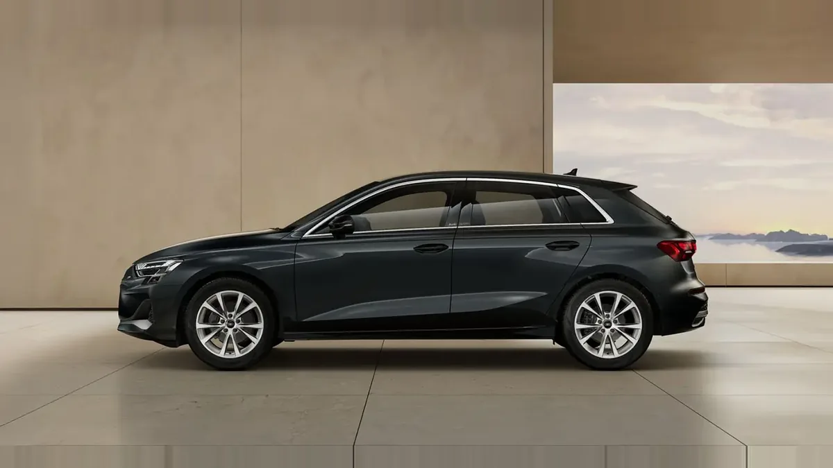 Audi A3 Sportback Advanced TFSI S Tronic en renting en Barcelona — Delantera