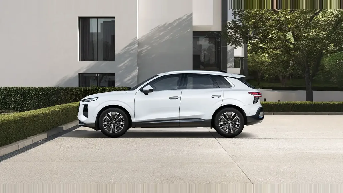 Audi Q3 Advanced TFSI 110kW S Tronic en renting en Barcelona — Delantera