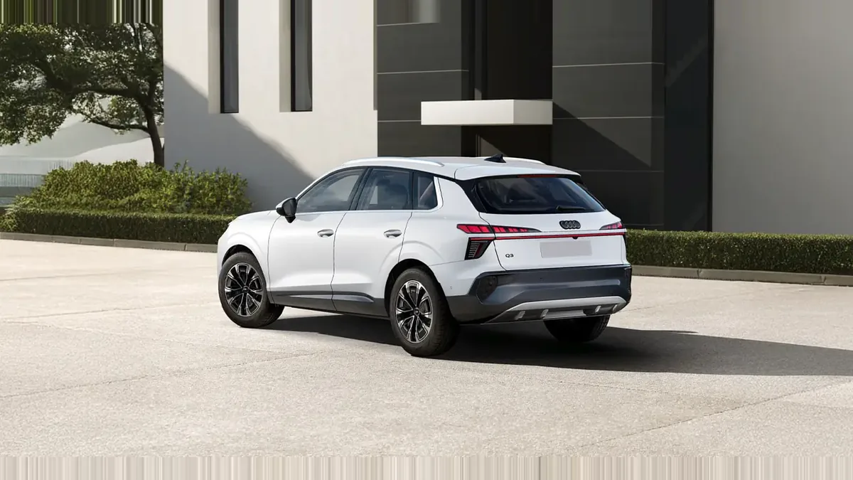Audi Q3 Advanced TFSI 110kW S Tronic en renting en Barcelona — vista 6
