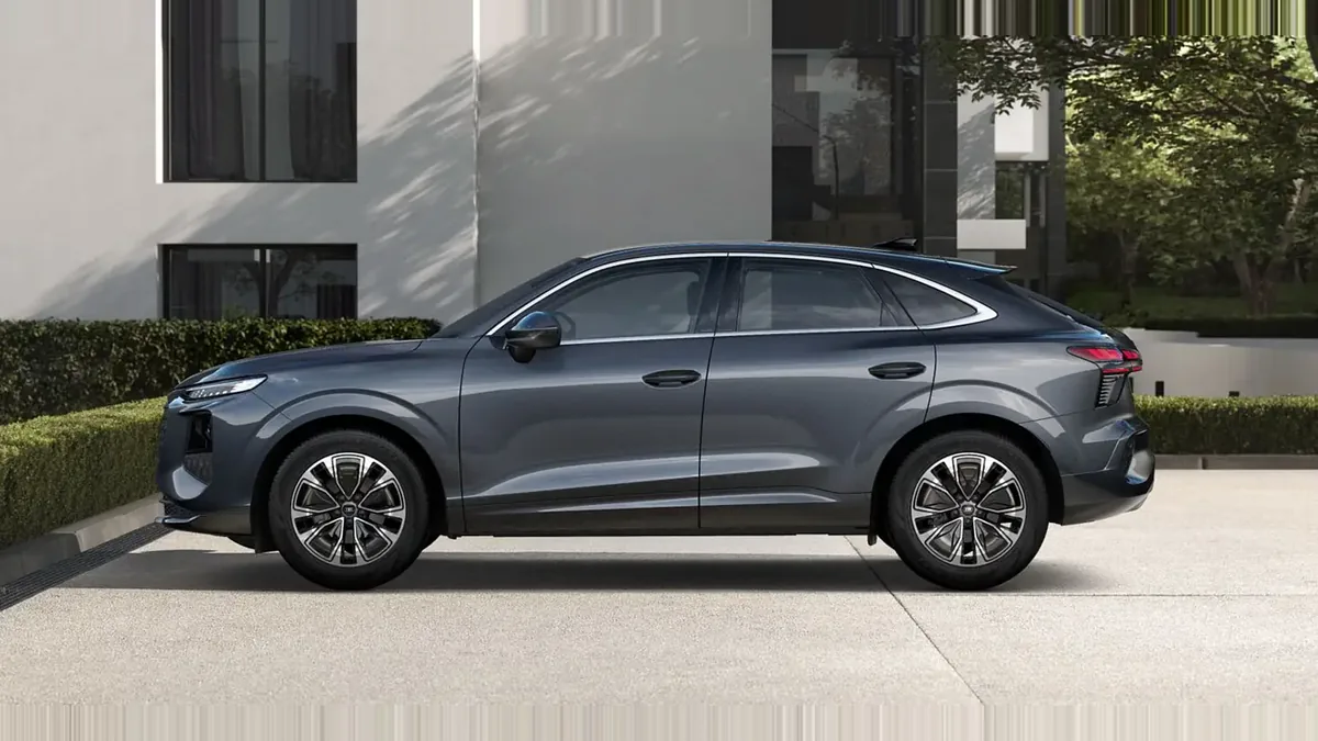 Audi Q3 Sportback Advanced TFSI 110kW S Tronic en renting en Barcelona — Trasera