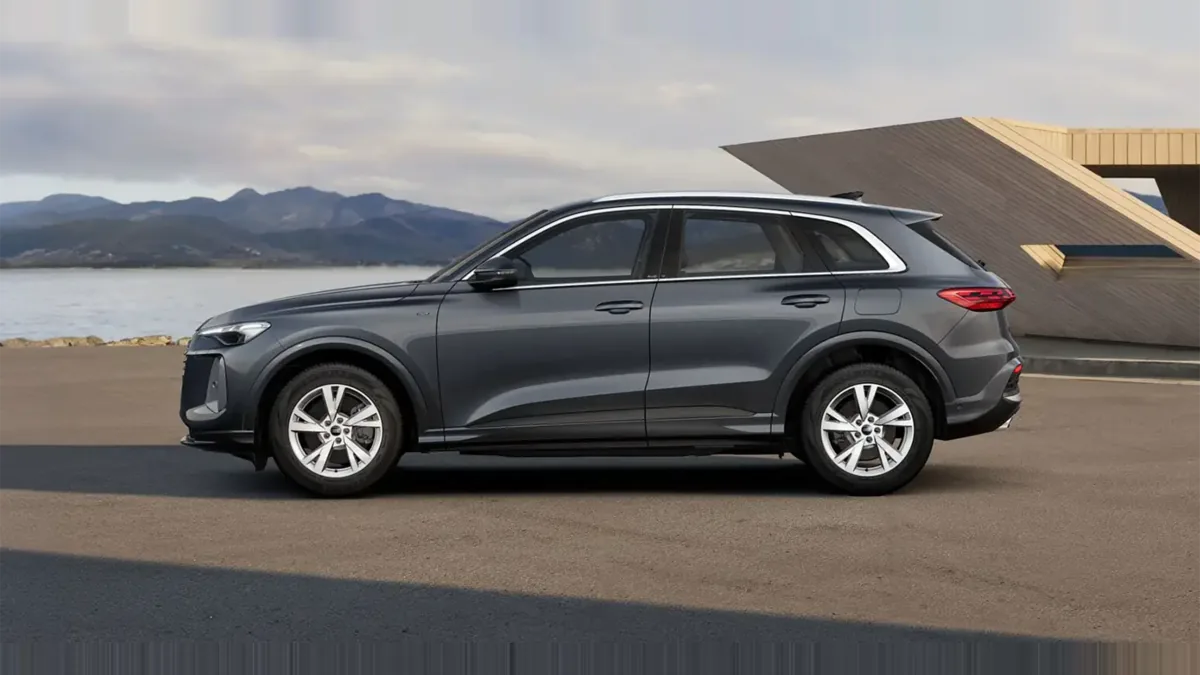 Audi Q5 Advanced e-hybrid quattro 220kW S tronic en renting en Barcelona — Lateral