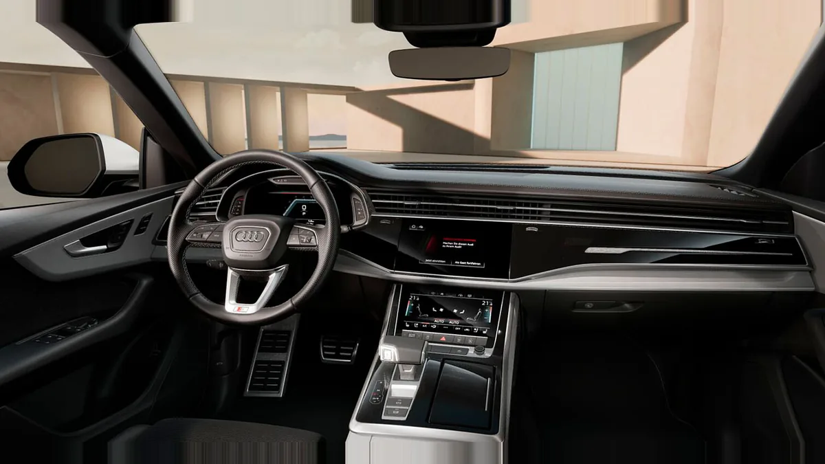 Audi Q8 SUV S line 45 TDI Quattro Tiptronic en renting en Barcelona — Interior