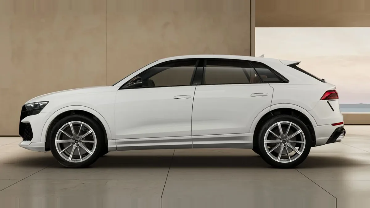 Audi RS Q8 441kW TipTronic en renting en Barcelona — Trasera