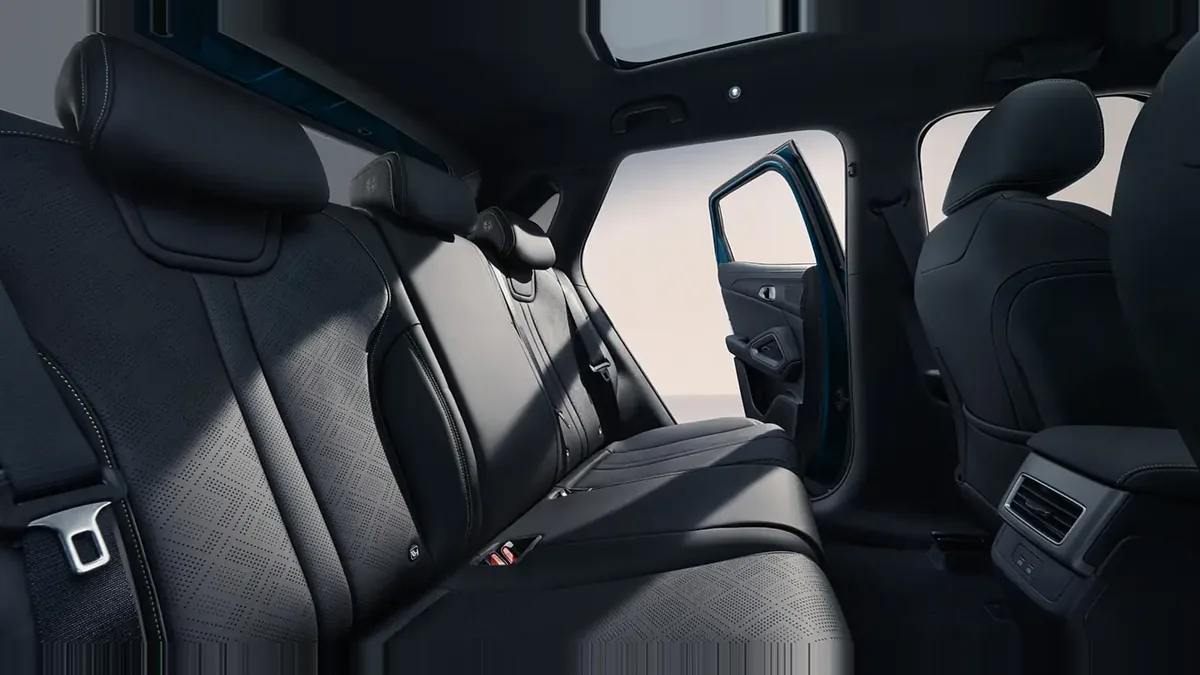 BYD ATTO 2 DM-i Active ATH en renting en Barcelona — vista 7
