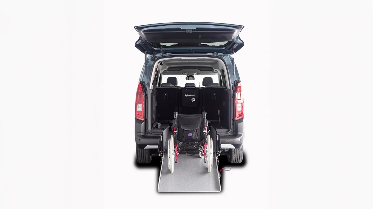 Citroën Berlingo Talla XL BlueHDi 100 YOU L2 N1 Adaptado en renting en Barcelona — Delantera