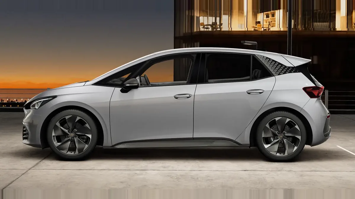 CUPRA Born e-Boost Pack Advanced Plus en renting en Barcelona — Delantera