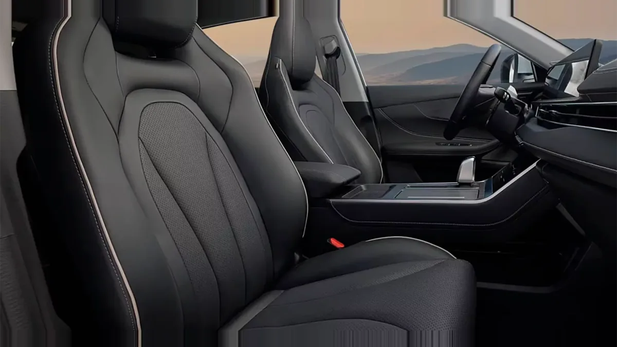 Ebro s400 1.5 DHE HEV Excellent CVT en renting en Barcelona — Interior