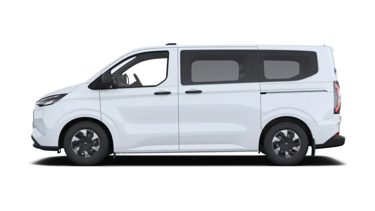 Ford TRANSIT CUSTOM  Kombi BEV 83kWh 100kW 340 L1 Trend en renting en Barcelona — Trasera