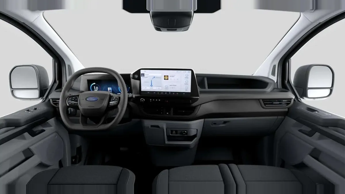 Ford Transit Custom Van 320 L1 BEV Trend 136cv AT en renting en Barcelona — Interior