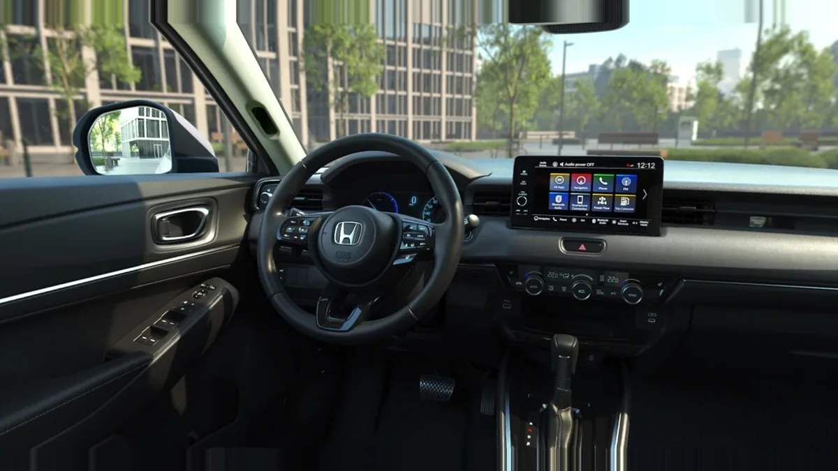 Honda HR-V 1.5 i-MMD Elegance 131CV MA en renting en Barcelona — Delantera