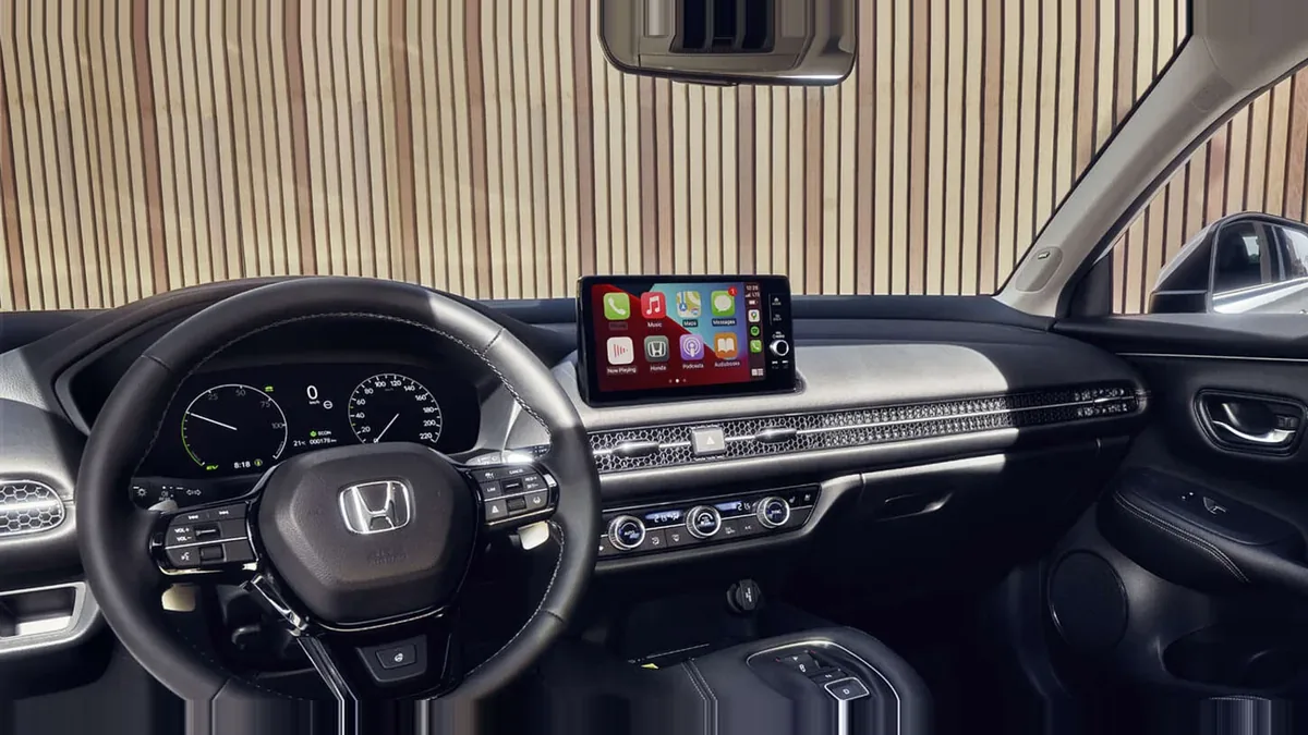Honda ZR-V 2.0 i-MMD Sport 184CV MA en renting en Barcelona — Interior