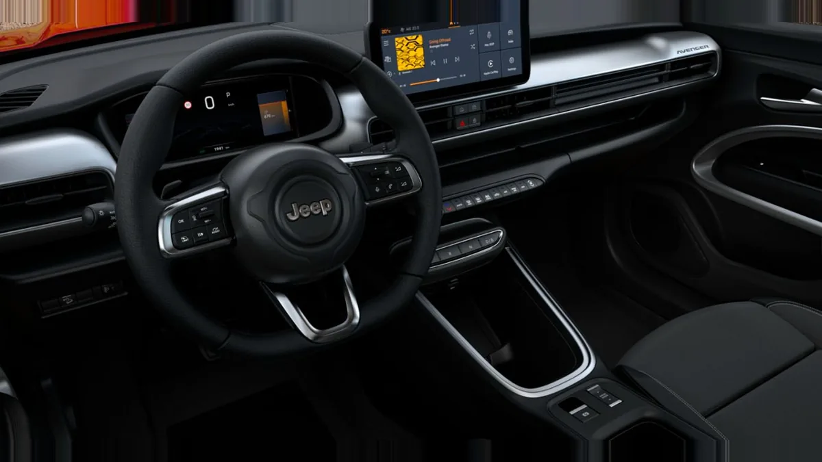 Jeep AVENGER E-HYBRID ALTITUDE en renting en Barcelona — vista 7