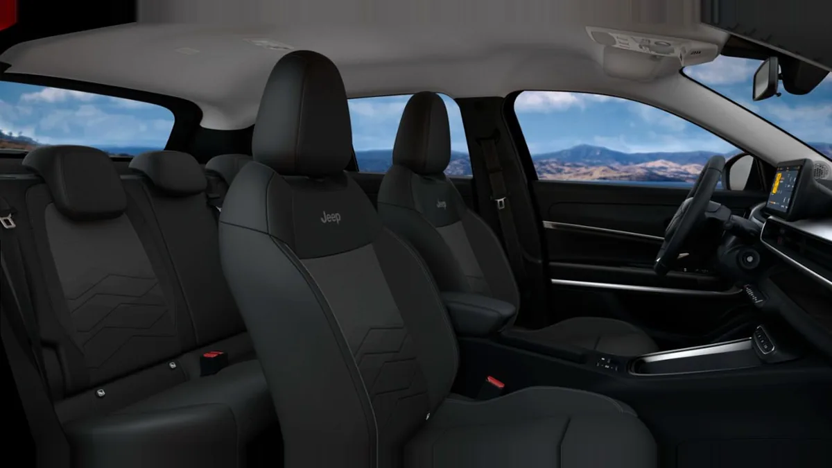 Jeep AVENGER E-HYBRID ALTITUDE en renting en Barcelona — vista 8