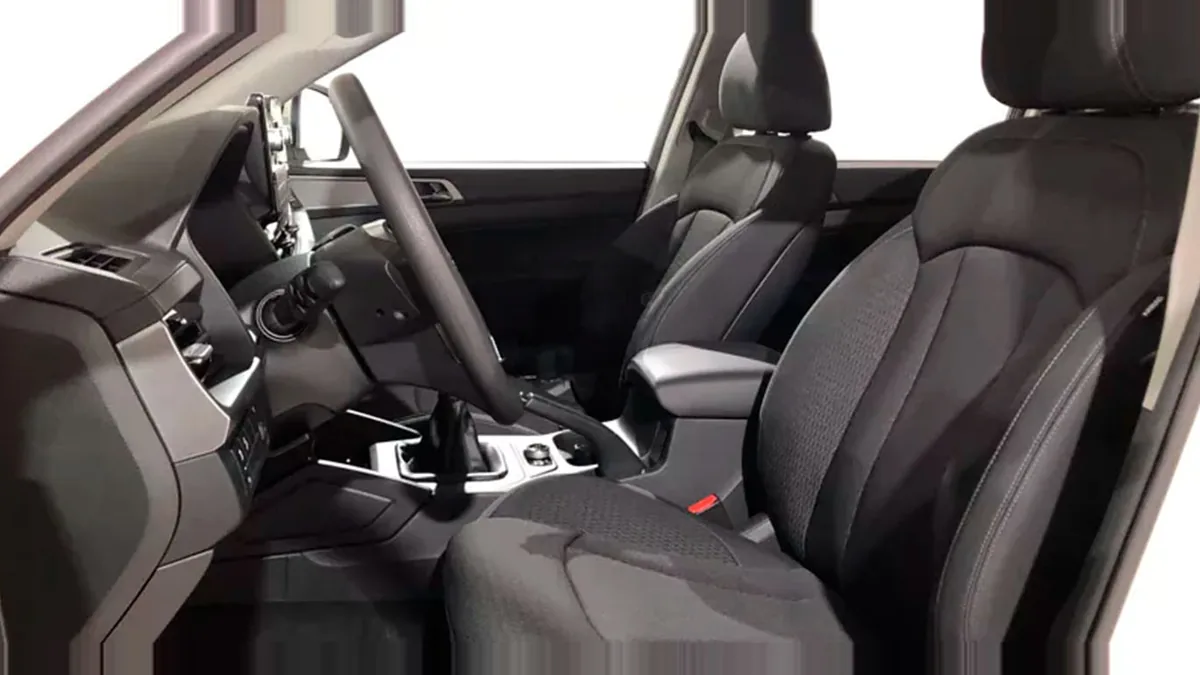 KGM Musso Sports D22 DTR Pro en renting en Barcelona — Interior