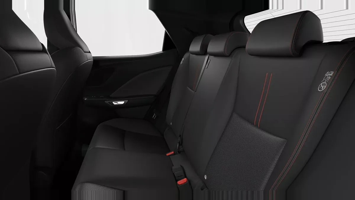 Lexus LBX Elegant Black 136CV Aut. en renting en Barcelona — vista 8