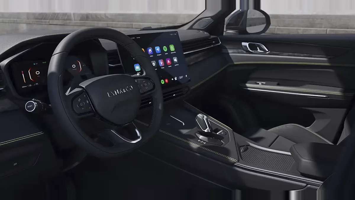 Lynk & Co 01 1.5 PHEV Core en renting en Barcelona — Interior