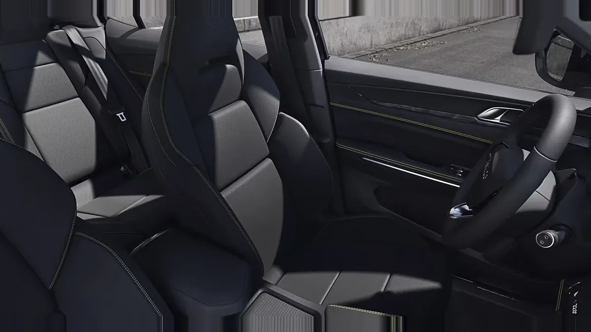 Lynk & Co 01 1.5 PHEV Core en renting en Barcelona — vista 6