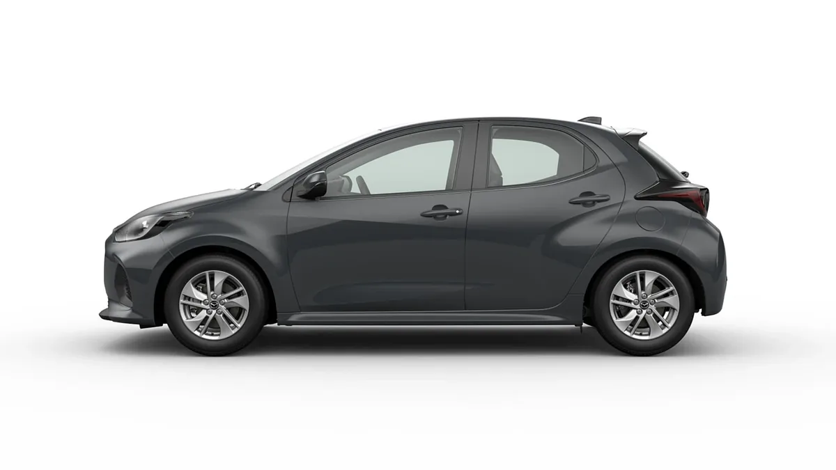 Mazda 2 Hybrid 1.5 85kW 116CV CVT Centre-Line GRY en renting en Barcelona — Trasera