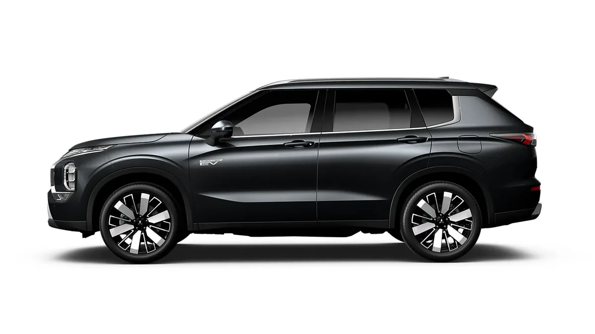 Mitsubishi Outlander PHEV Kaiteki 4WD 306CV en renting en Barcelona — Trasera