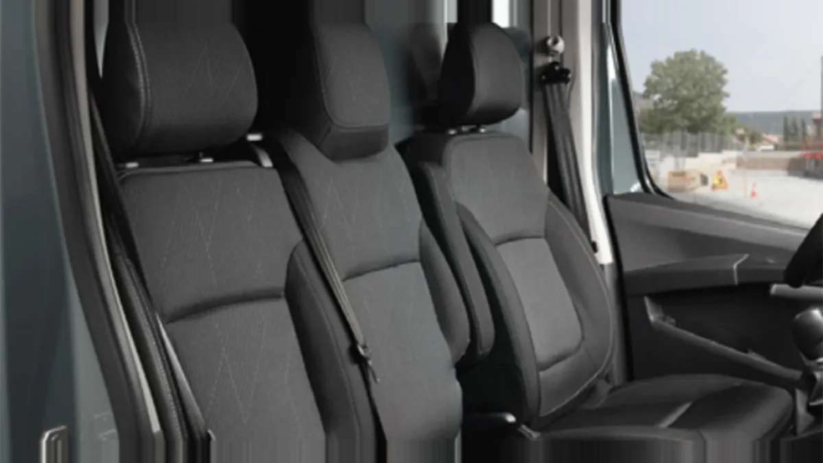 Nissan Primastar Furgón 2.0 DCI S&S L1H1 Acenta 110CV (MERCANCÍAS PROPIAS) en renting en Barcelona — Delantera
