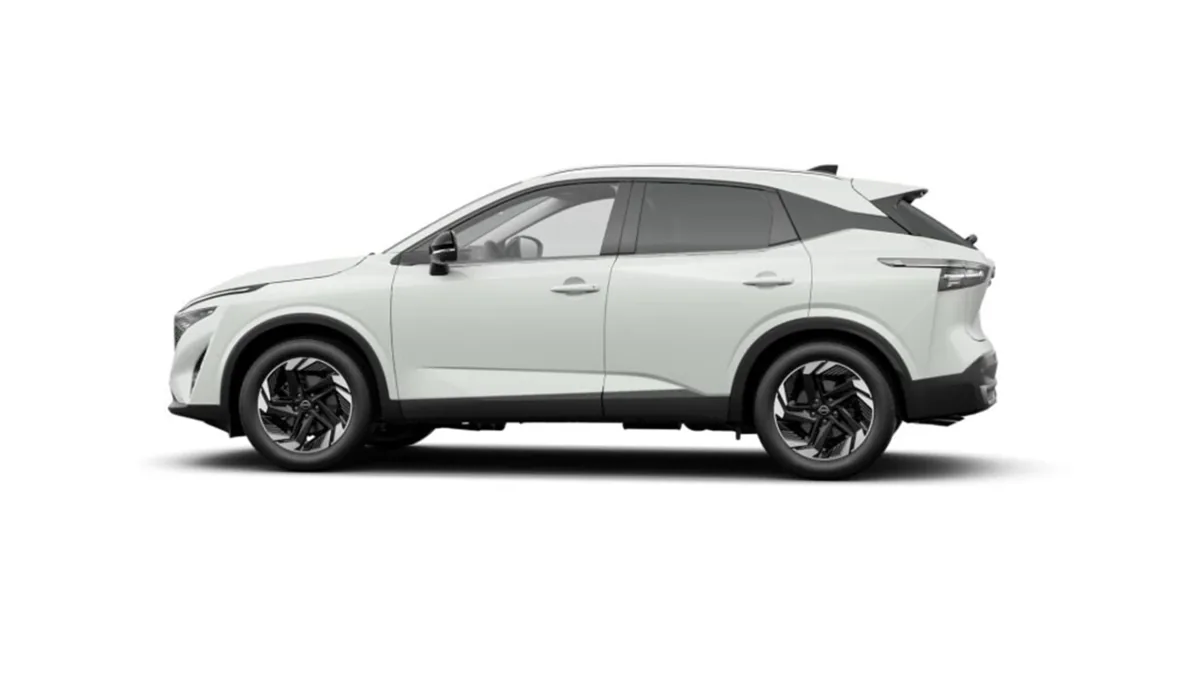 Nissan Qashqai DIG-T 158CV Mhev 4x4 Nconnecta AT en renting en Barcelona — Trasera