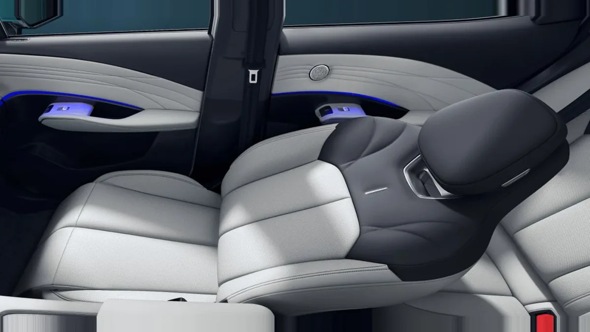 Omoda 7 SHS-P Premium 1.5 TGDI 1DHT 205kW FWD en renting en Barcelona — Interior