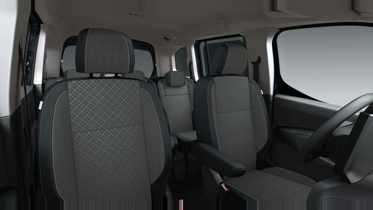 Opel COMBO ULTIMATE 1.5 TD 130CV S/S AT8 (AUTOMÁTICO) en renting en Barcelona — vista 6