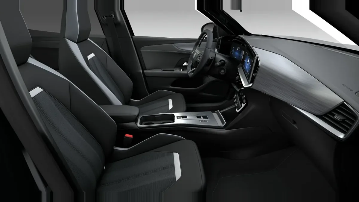 Opel Mokka 1.2 T XHT Hybrid eDCT6 GS en renting en Barcelona — vista 6