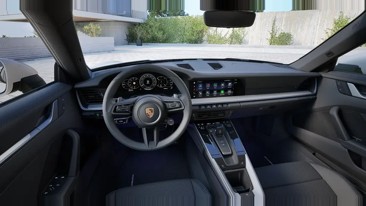 Porsche 911 Carrera en renting en Barcelona — Interior