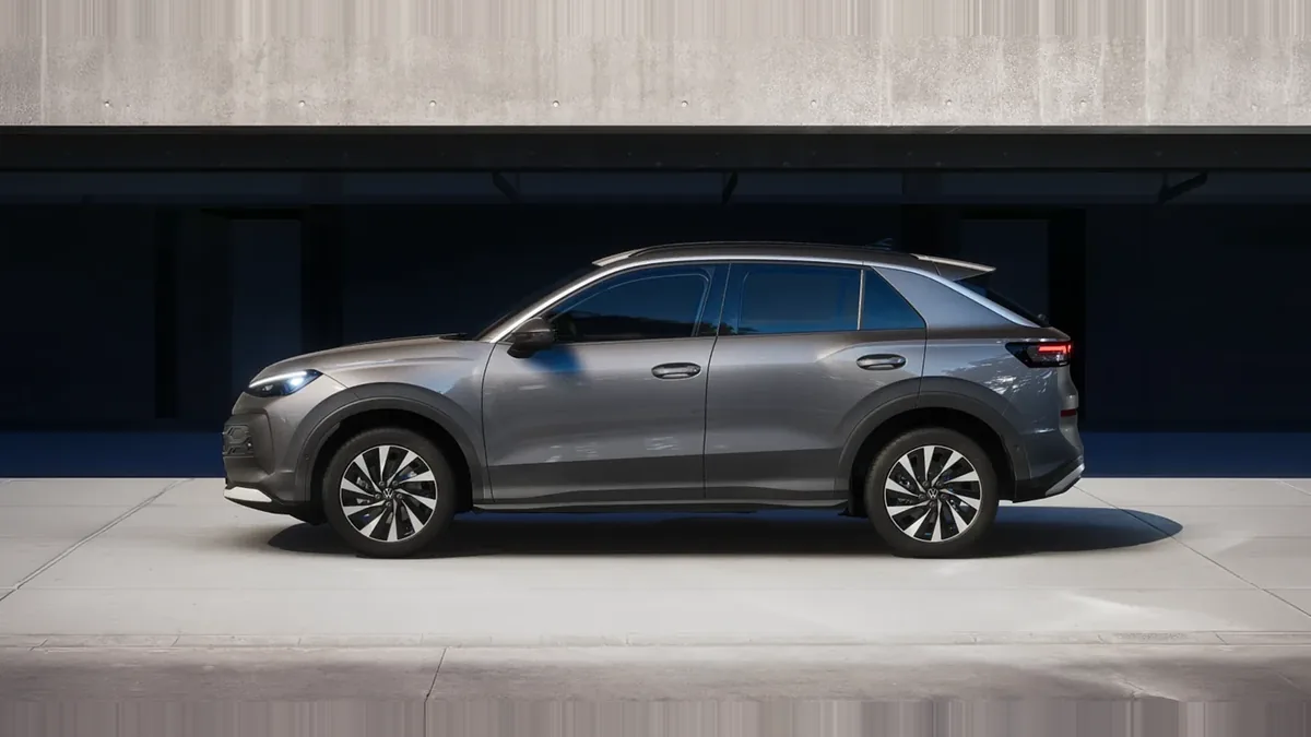 Volkswagen T-ROC Match 1.5 eTSI 150CV DSG en renting en Barcelona — Delantera