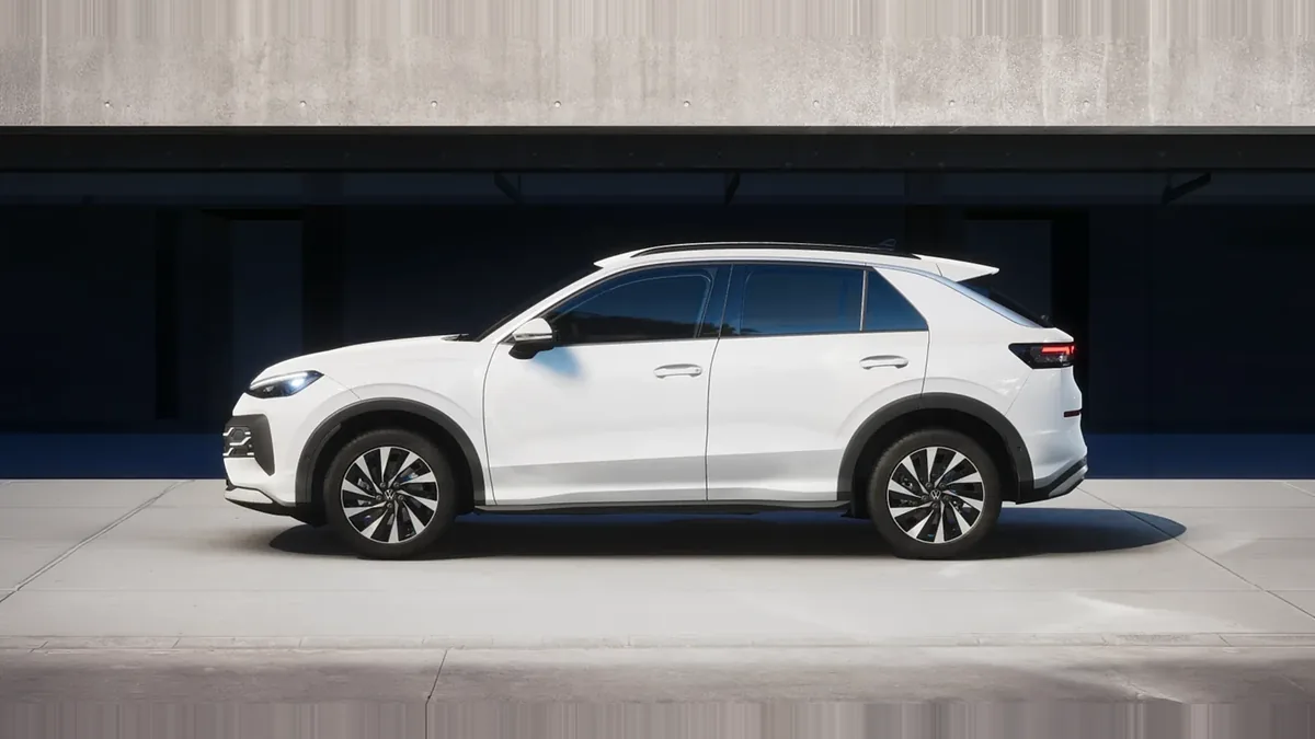 Volkswagen T-ROC Match 1.5 eTSI 85kW (116CV) DSG en renting en Barcelona — Trasera