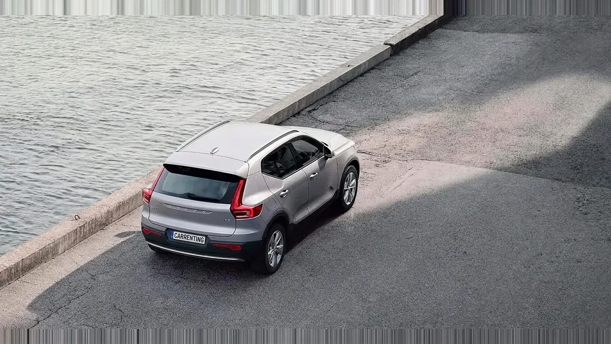 Volvo XC40 2.0 B3 Core G Auto en renting en Barcelona — Delantera