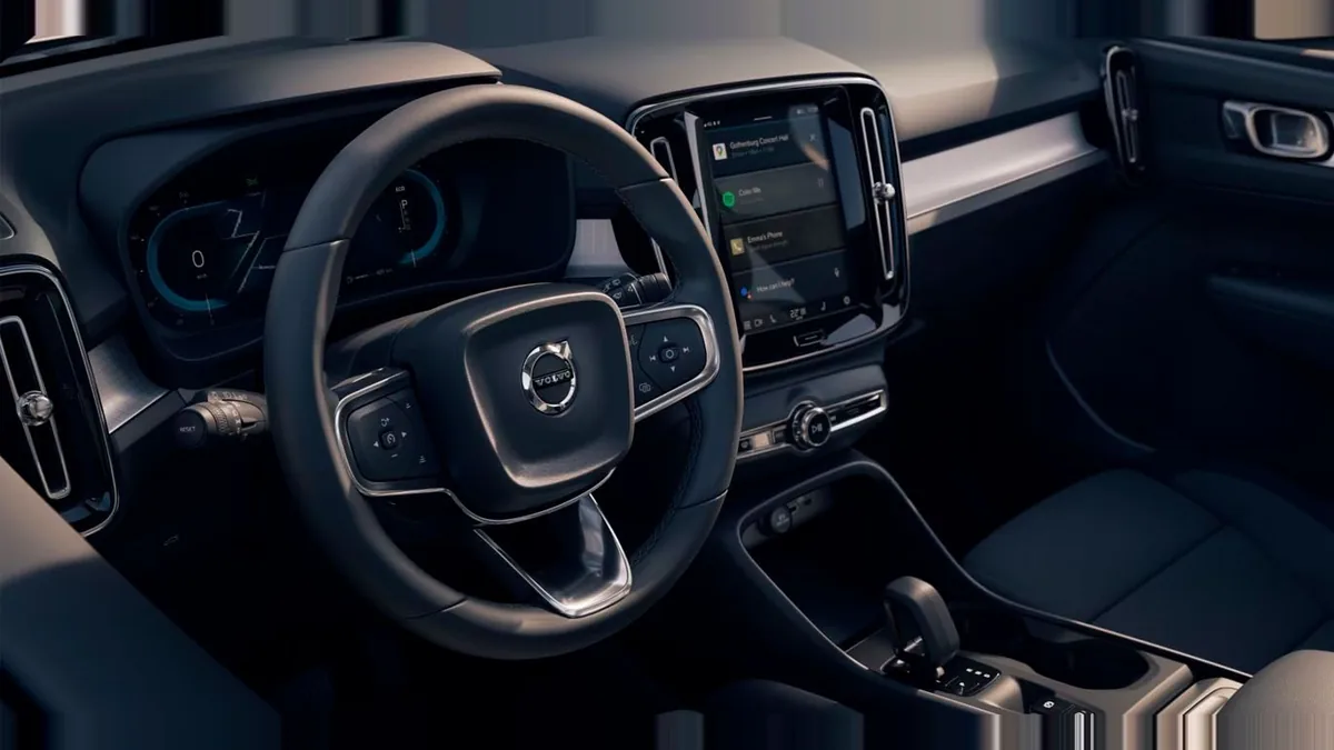 Volvo XC40 2.0 B3 Core G Auto en renting en Barcelona — vista 6