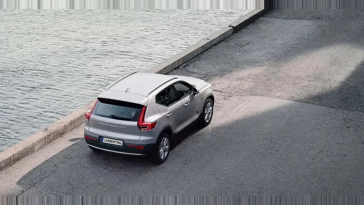 Volvo XC40 2.0 B3 G Core Auto en renting en Barcelona — Trasera